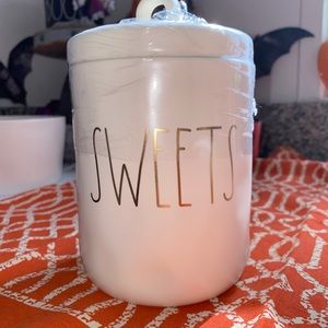 Rae Dunn canister